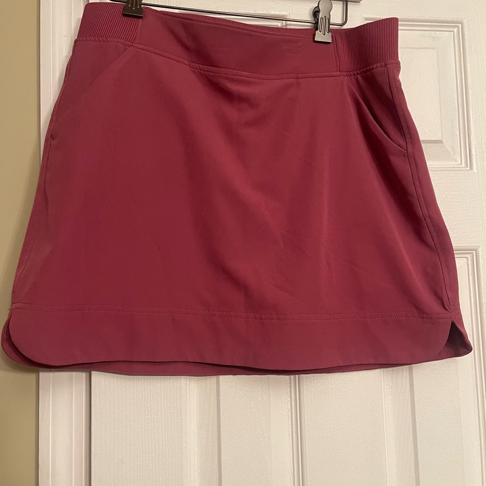 32 Cool skirt Retail $69.00 medium mauve pink shorts stretchy
